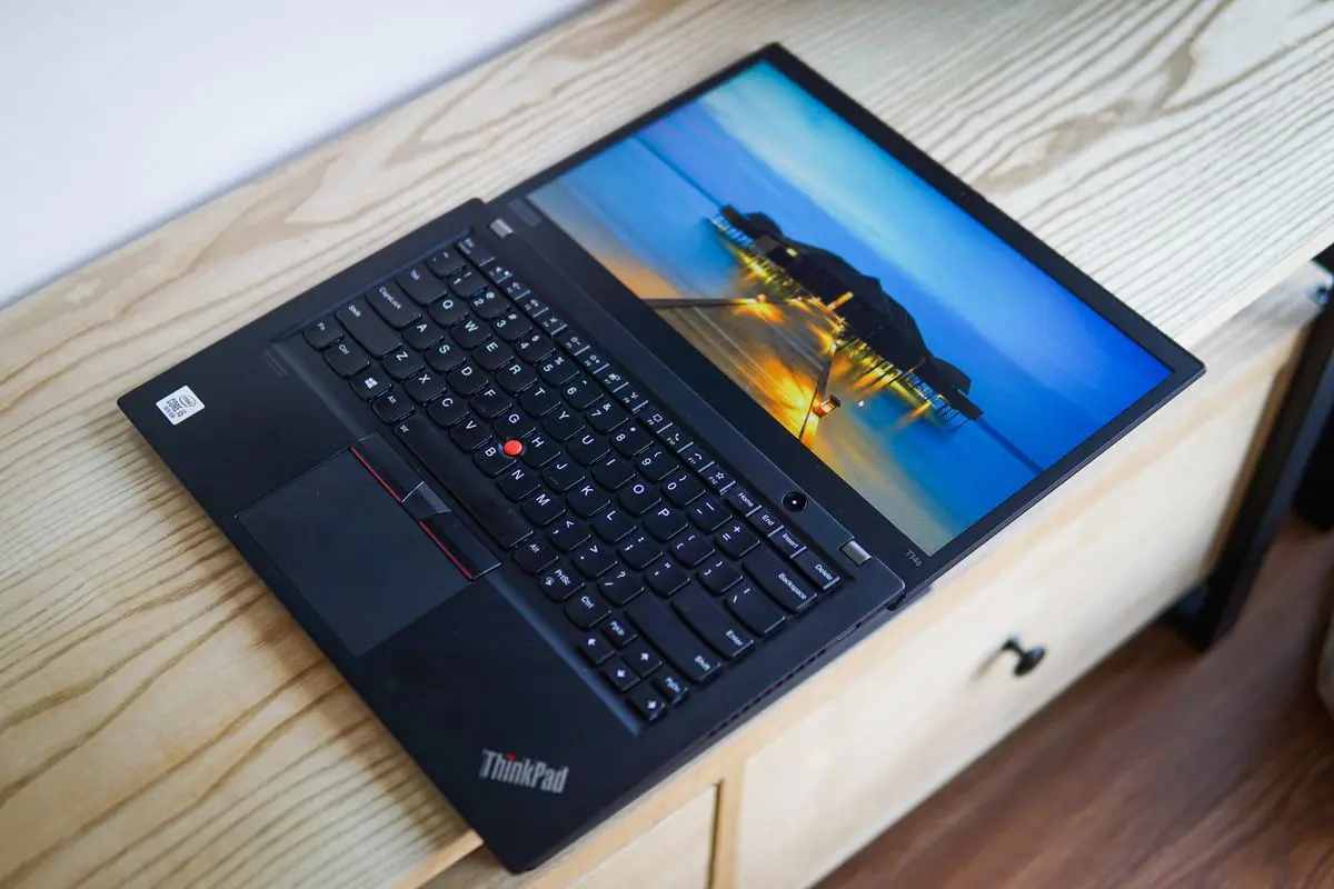 laptop-thinkpad-moi-gia-34-trieu-dong-11